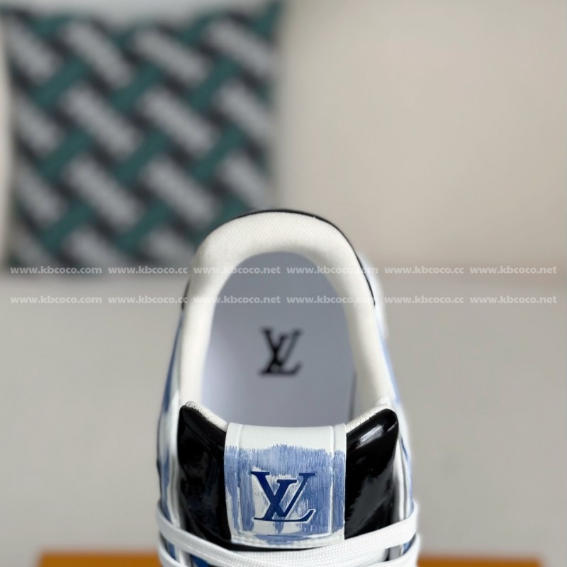 L0*is V*t0n TRAINER SNEAKERS