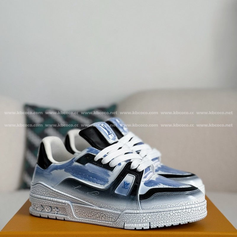 L0*is V*t0n TRAINER SNEAKERS