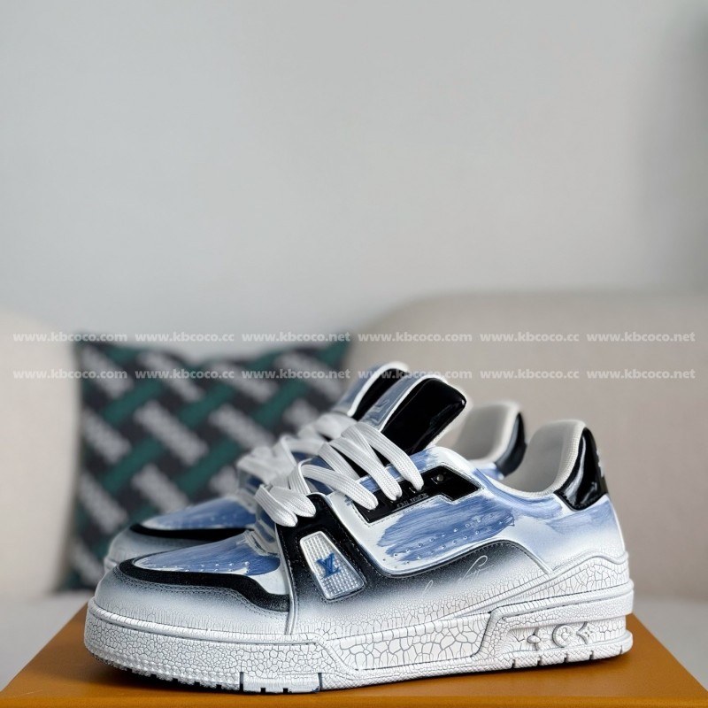 L0*is V*t0n TRAINER SNEAKERS