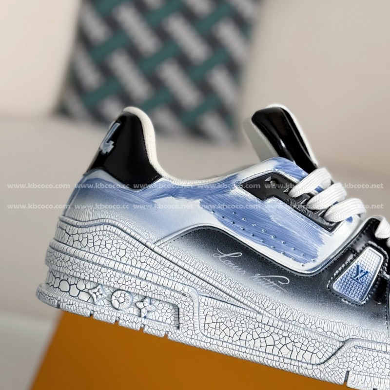 L0*is V*t0n TRAINER SNEAKERS