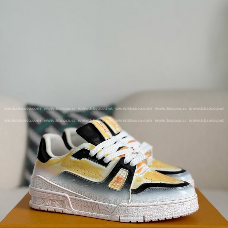 L0*is V*t0n TRAINER SNEAKERS