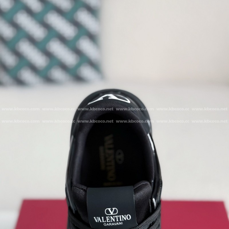 va*t*no Garavani Leather Casual Shoes