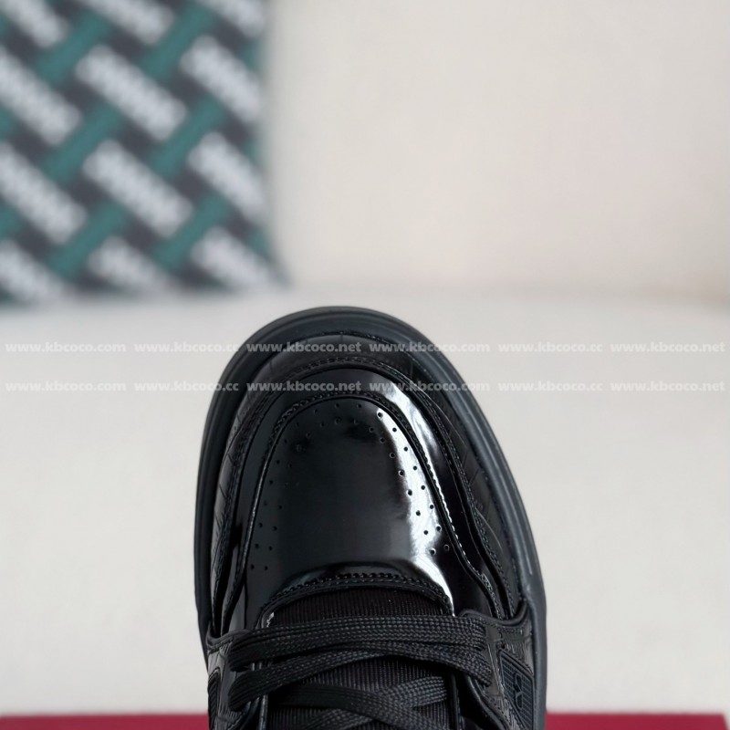 va*t*no Garavani Leather Casual Shoes