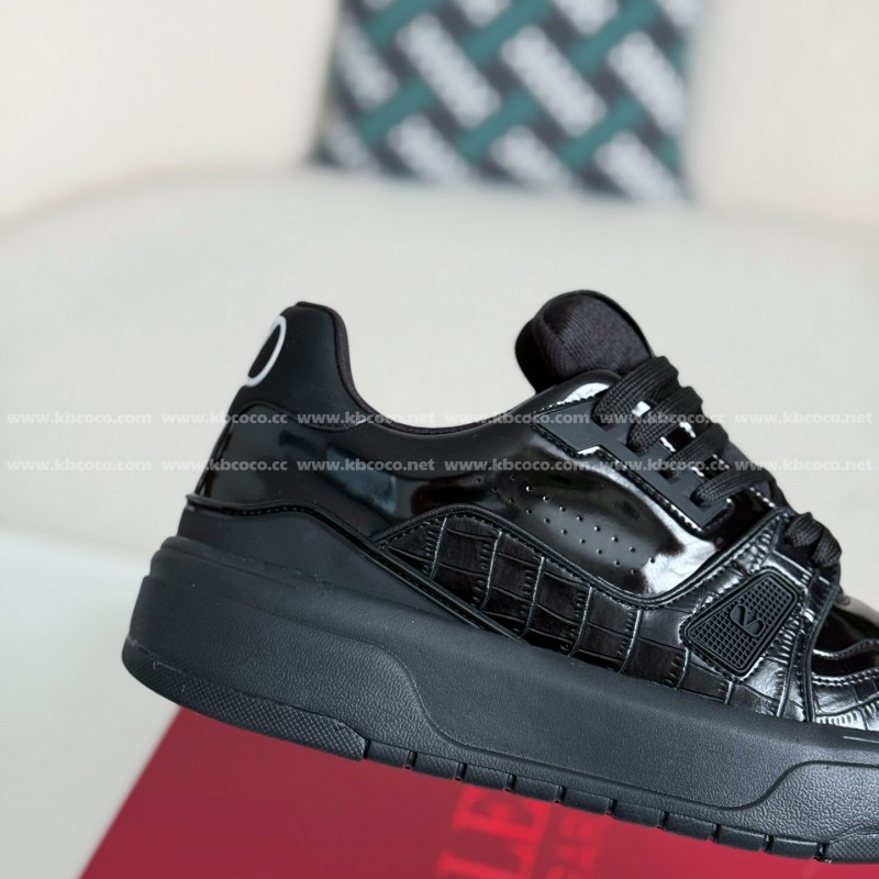 va*t*no Garavani Leather Casual Shoes