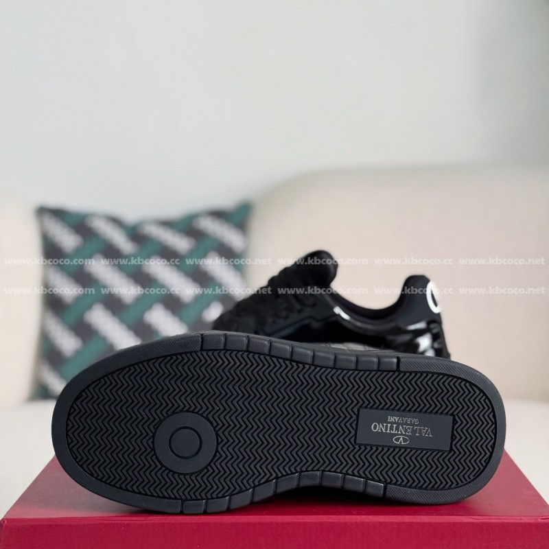 va*t*no Garavani Leather Casual Shoes