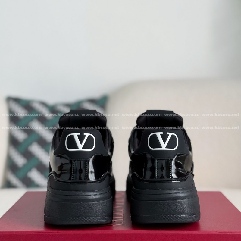 va*t*no Garavani Leather Casual Shoes