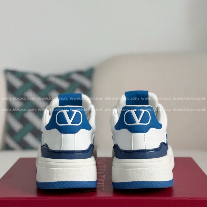 va*t*no Garavani Leather Casual Shoes