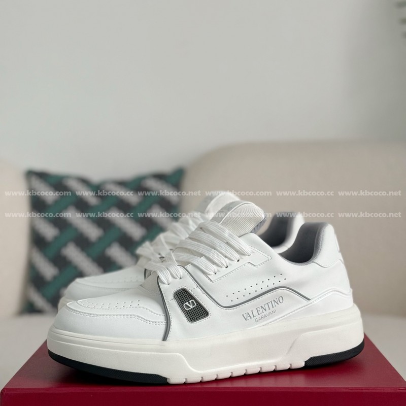 va*t*no Garavani Leather Casual Shoes