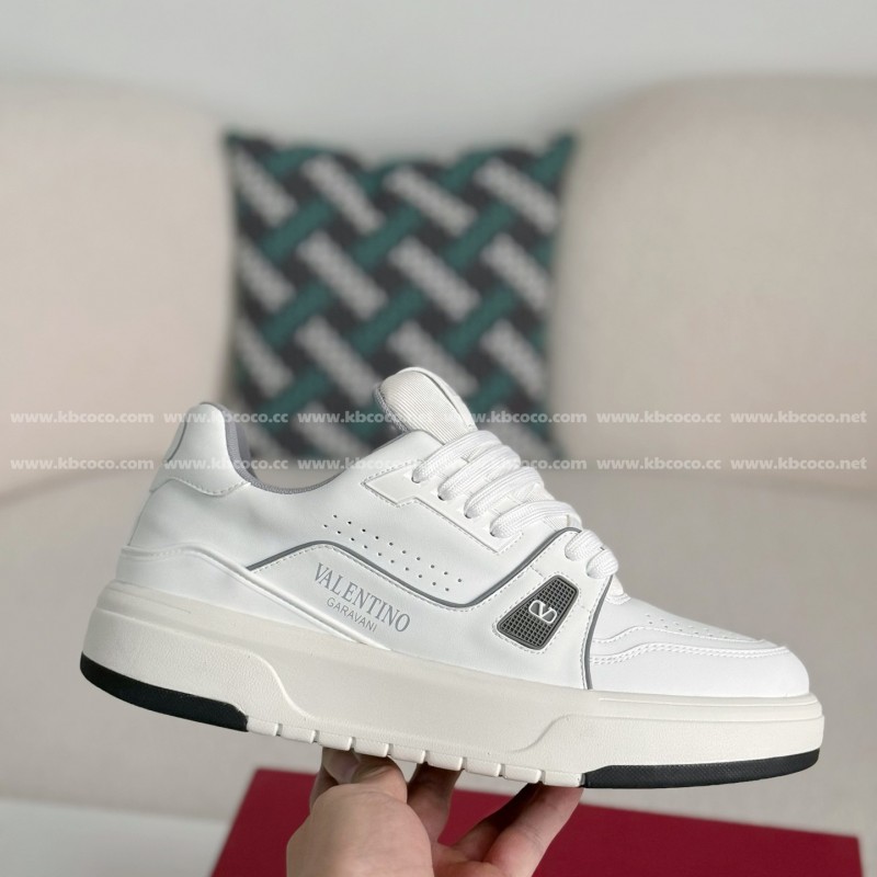 va*t*no Garavani Leather Casual Shoes