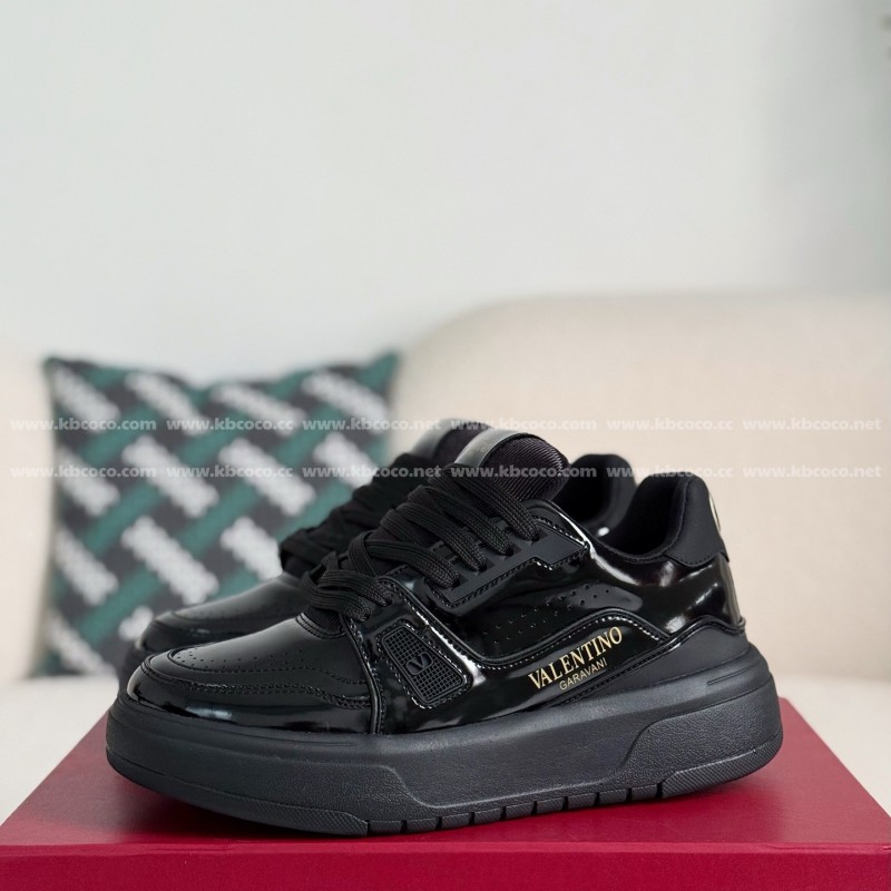 va*t*no Garavani Leather Casual Shoes