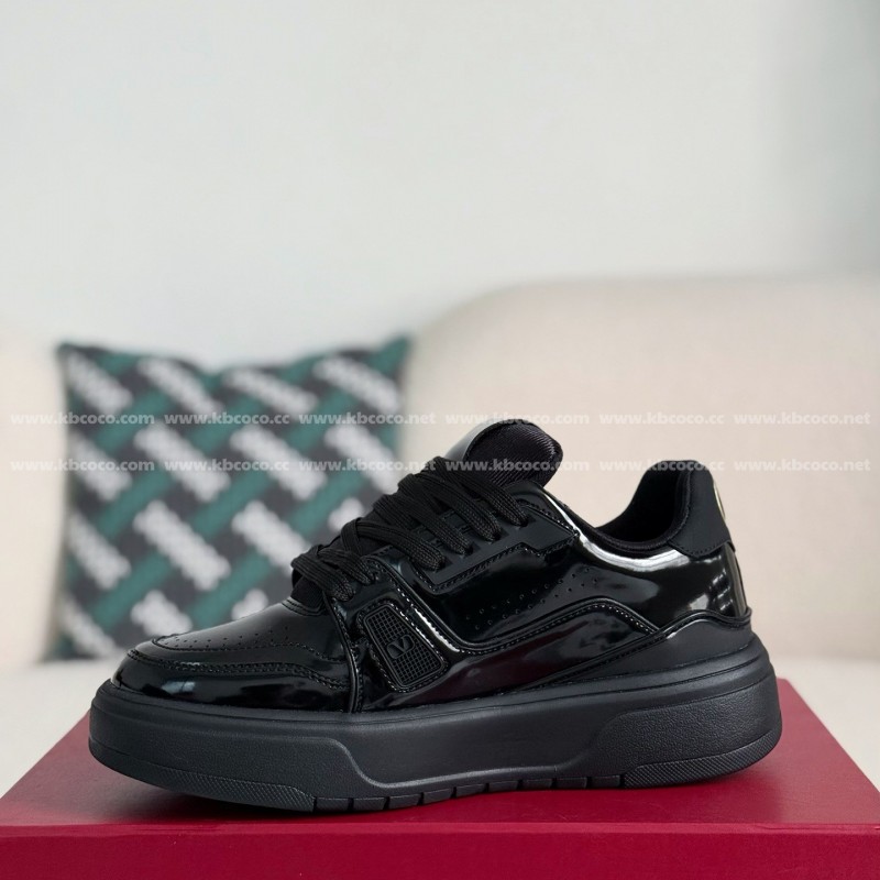 va*t*no Garavani Leather Casual Shoes