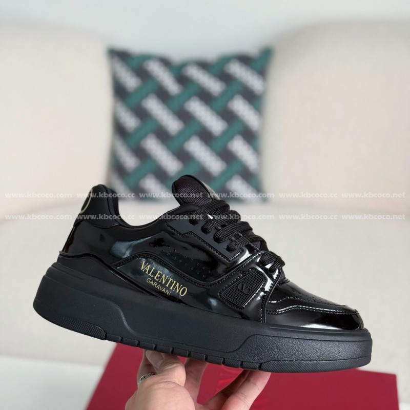 va*t*no Garavani Leather Casual Shoes