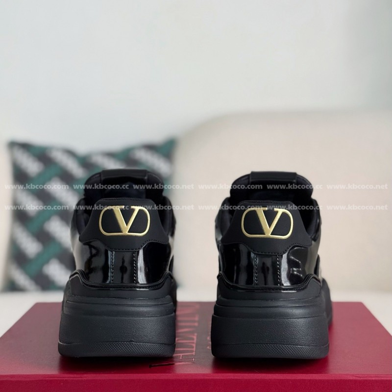 va*t*no Garavani Leather Casual Shoes