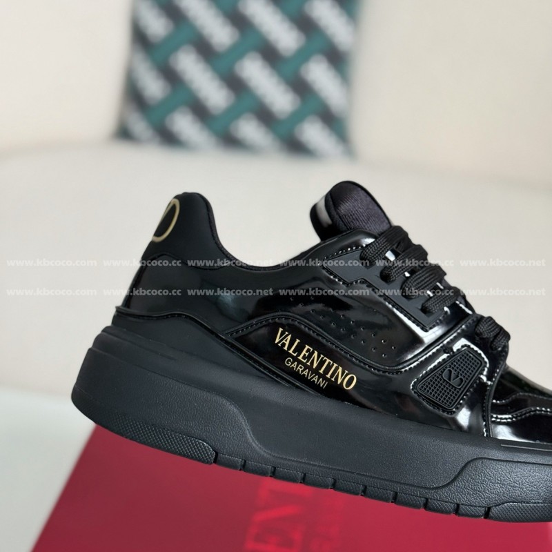 va*t*no Garavani Leather Casual Shoes