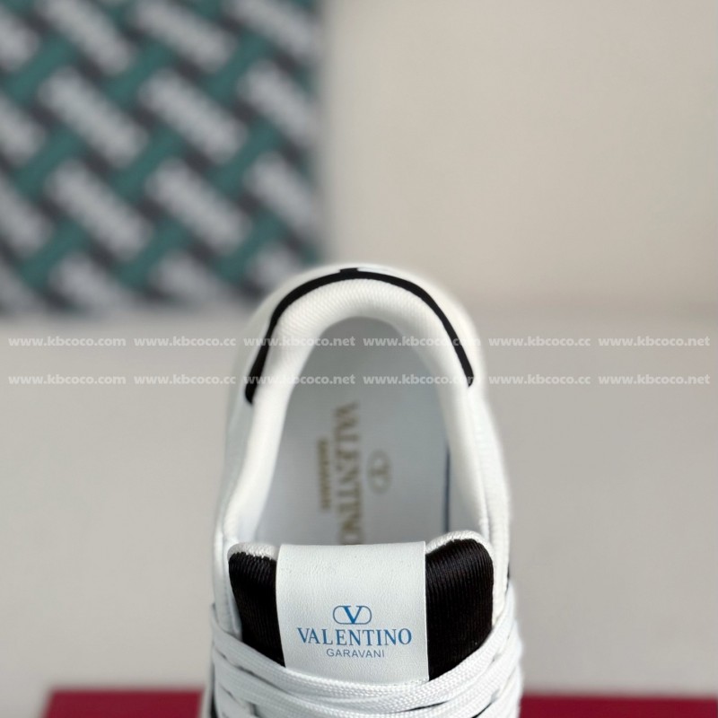 va*t*no Garavani Leather Casual Shoes