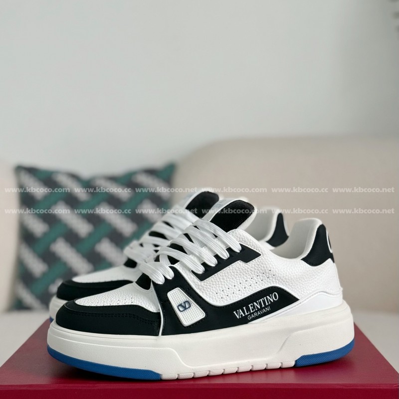 va*t*no Garavani Leather Casual Shoes