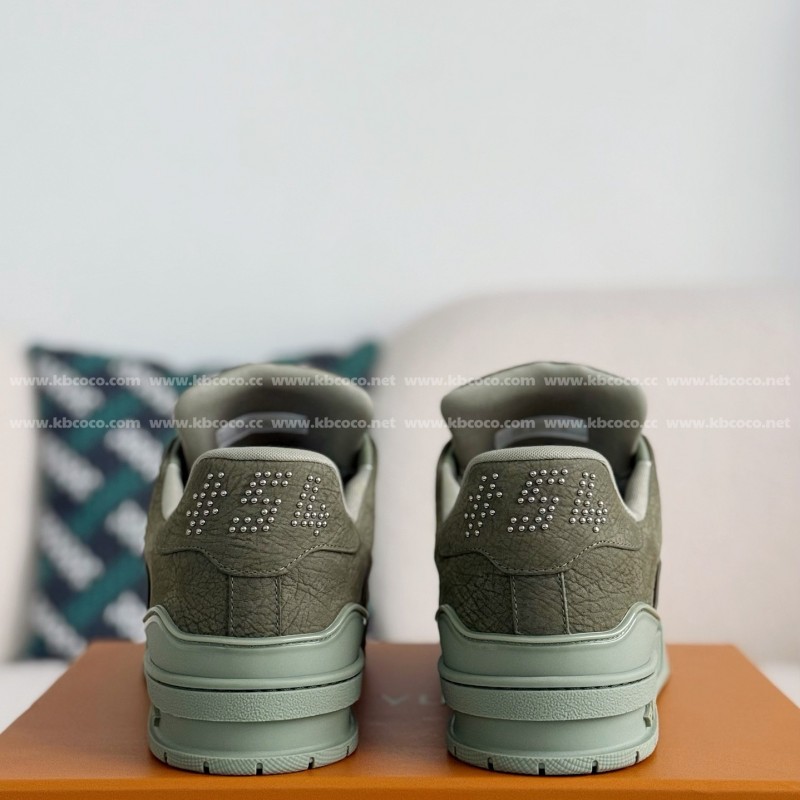 L0*is V*t0n TRAINER SNEAKERS