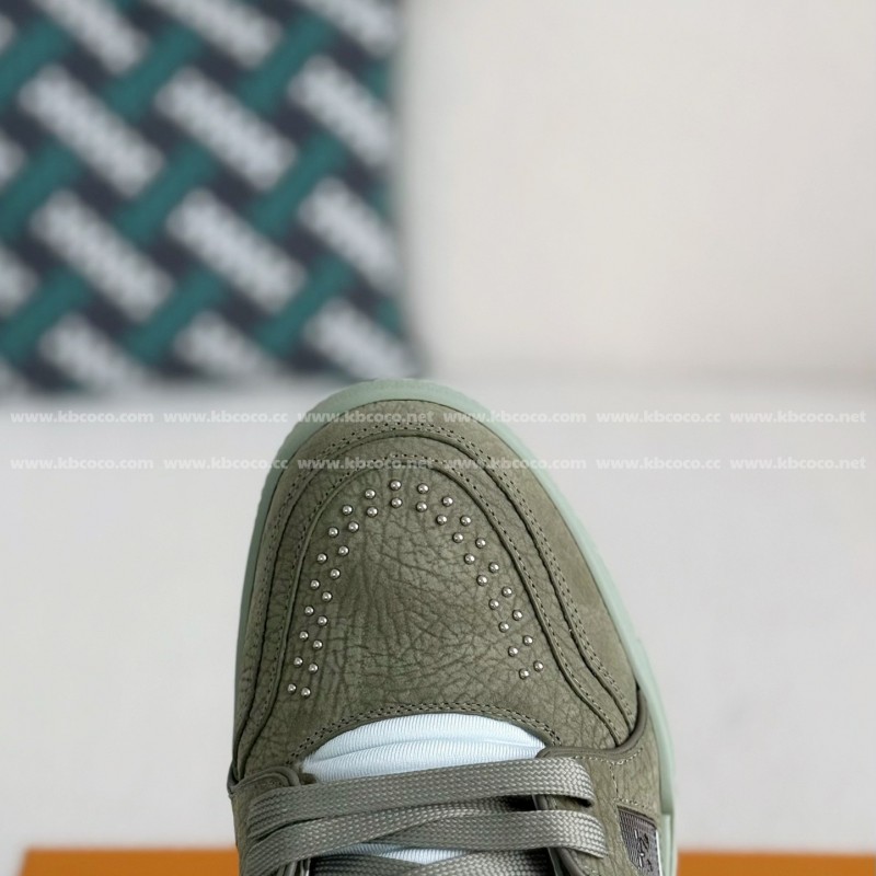 L0*is V*t0n TRAINER SNEAKERS