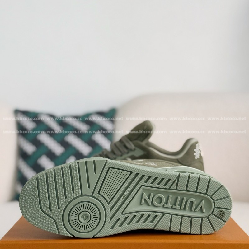 L0*is V*t0n TRAINER SNEAKERS