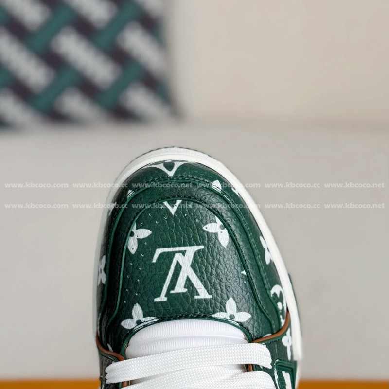 L0*is V*t0n TRAINER SNEAKERS