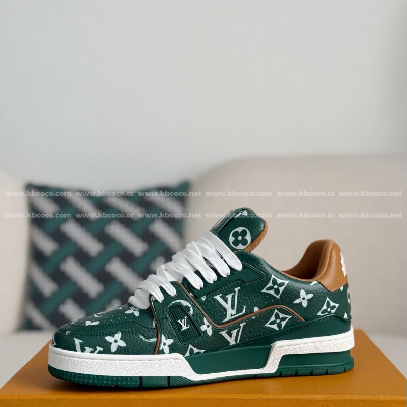 L0*is V*t0n TRAINER SNEAKERS