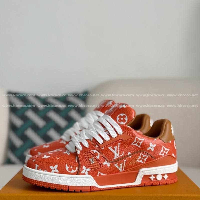 L0*is V*t0n TRAINER SNEAKERS