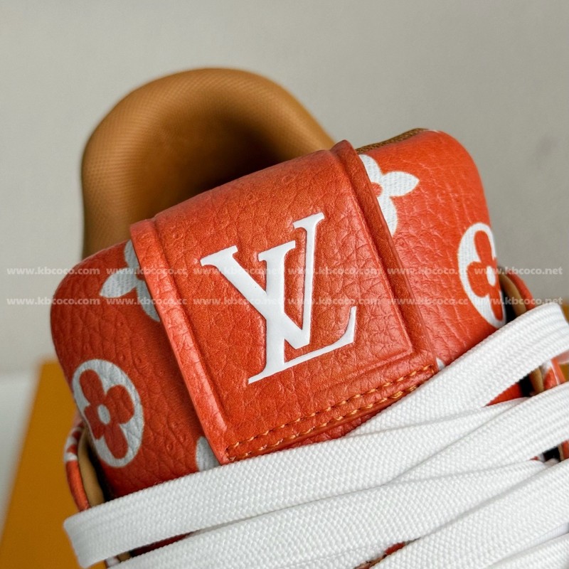 L0*is V*t0n TRAINER SNEAKERS