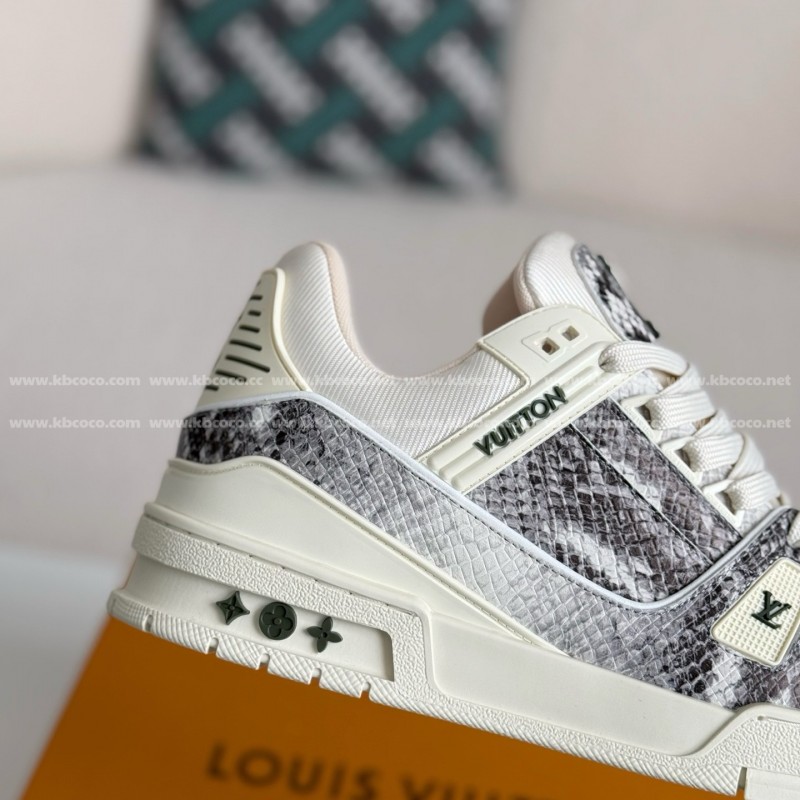 L0*is V*t0n TRAINER SNEAKERS