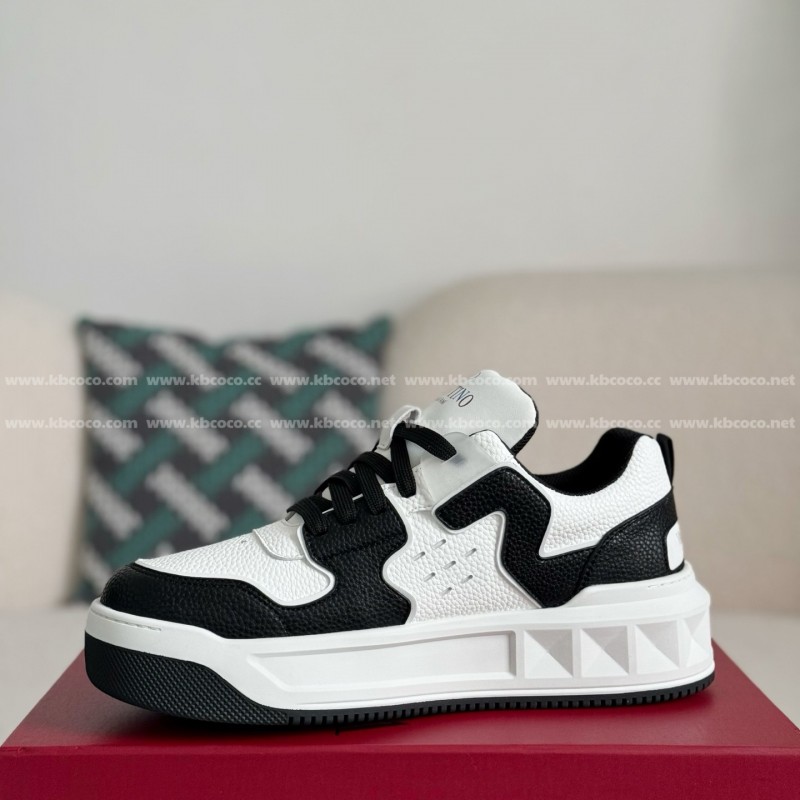 va*t*no One Stud Sneakers