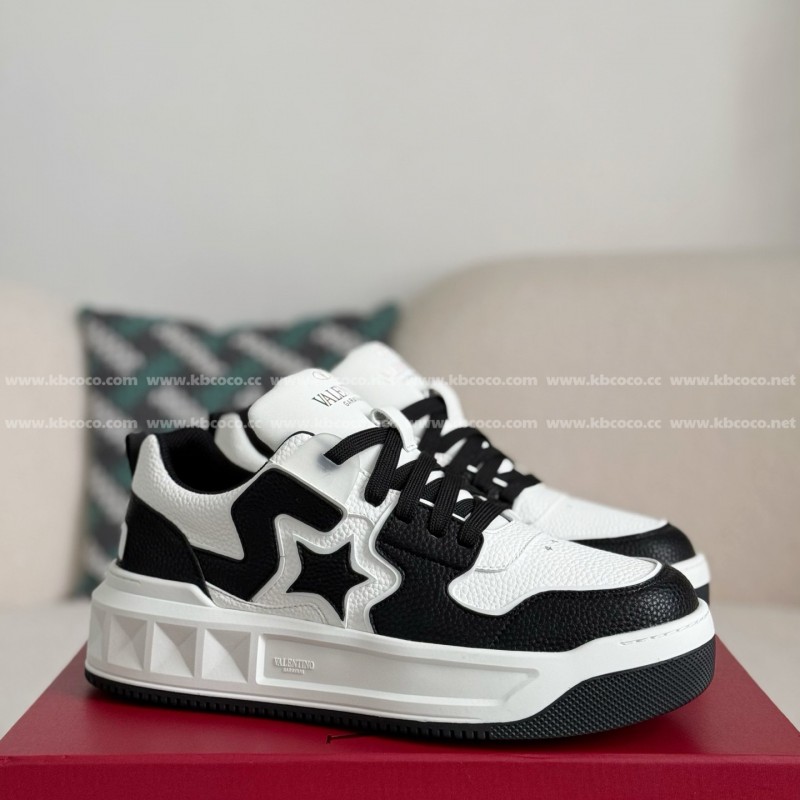 va*t*no One Stud Sneakers