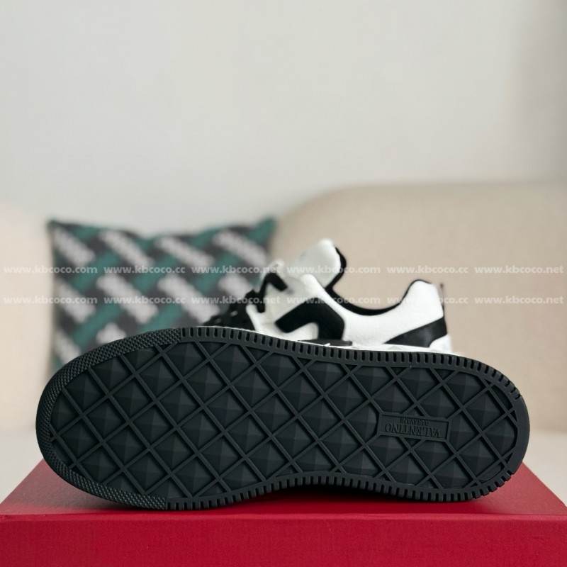 va*t*no One Stud Sneakers