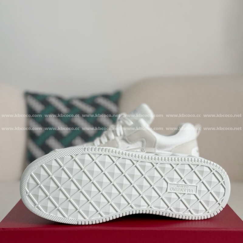 va*t*no One Stud Sneakers