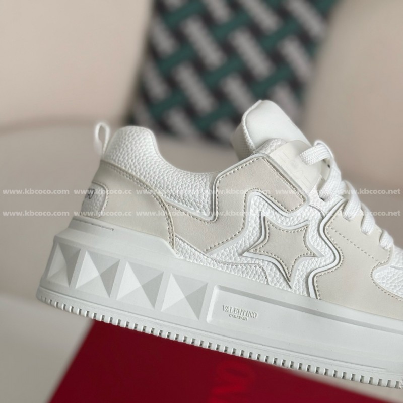 va*t*no One Stud Sneakers