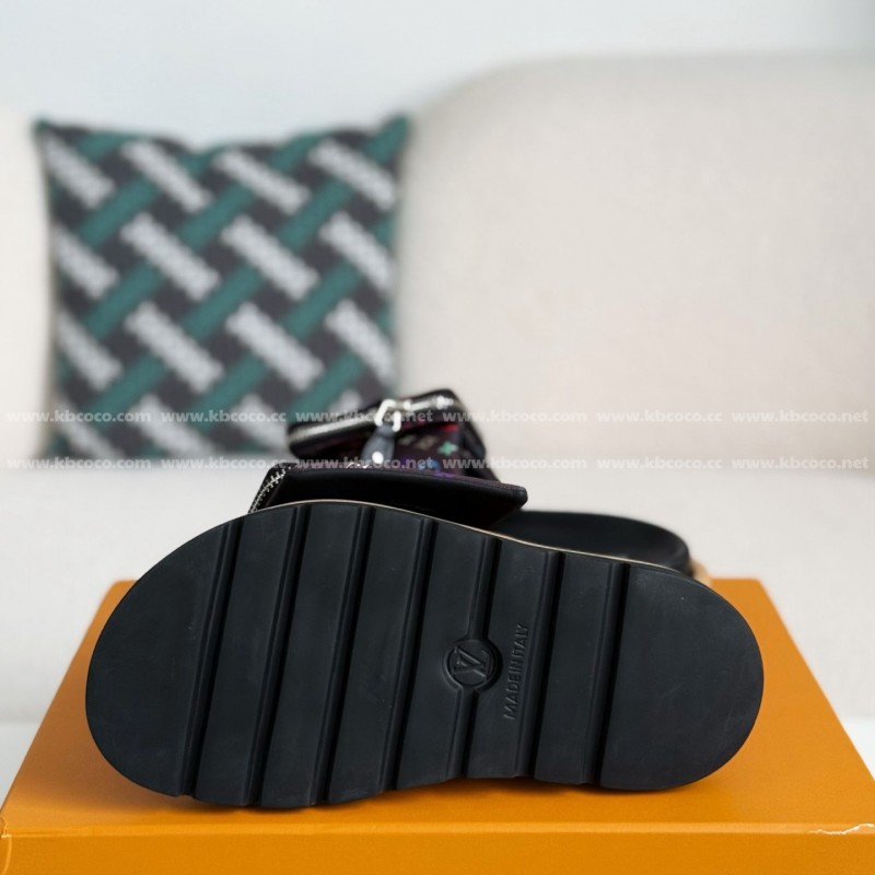 L0*is V*t0n x MURAKAMI Leather Flip Flops