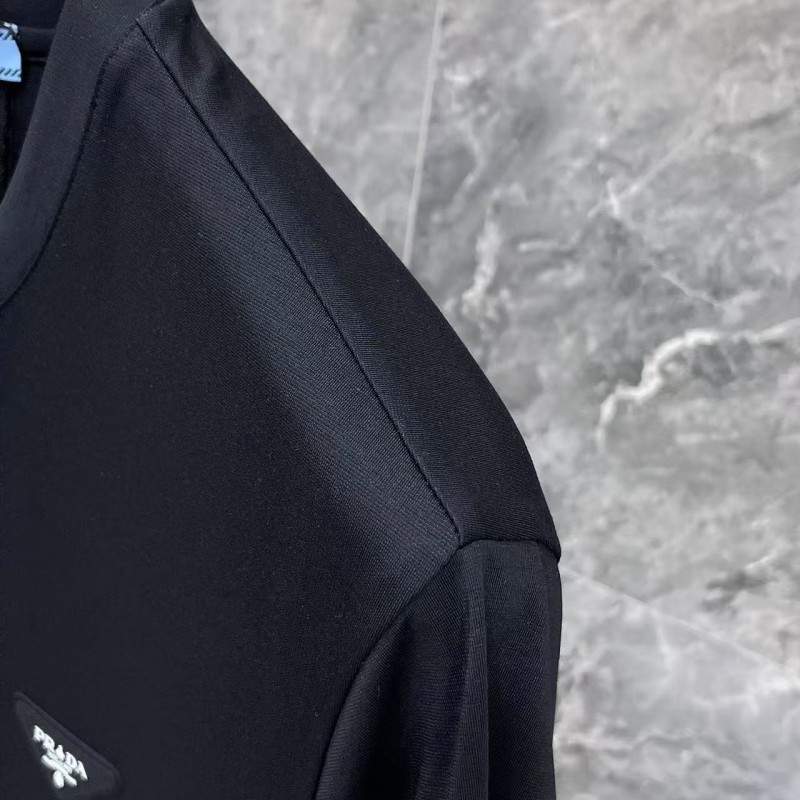 Pra*a 24 new triangle logo short sleeves black