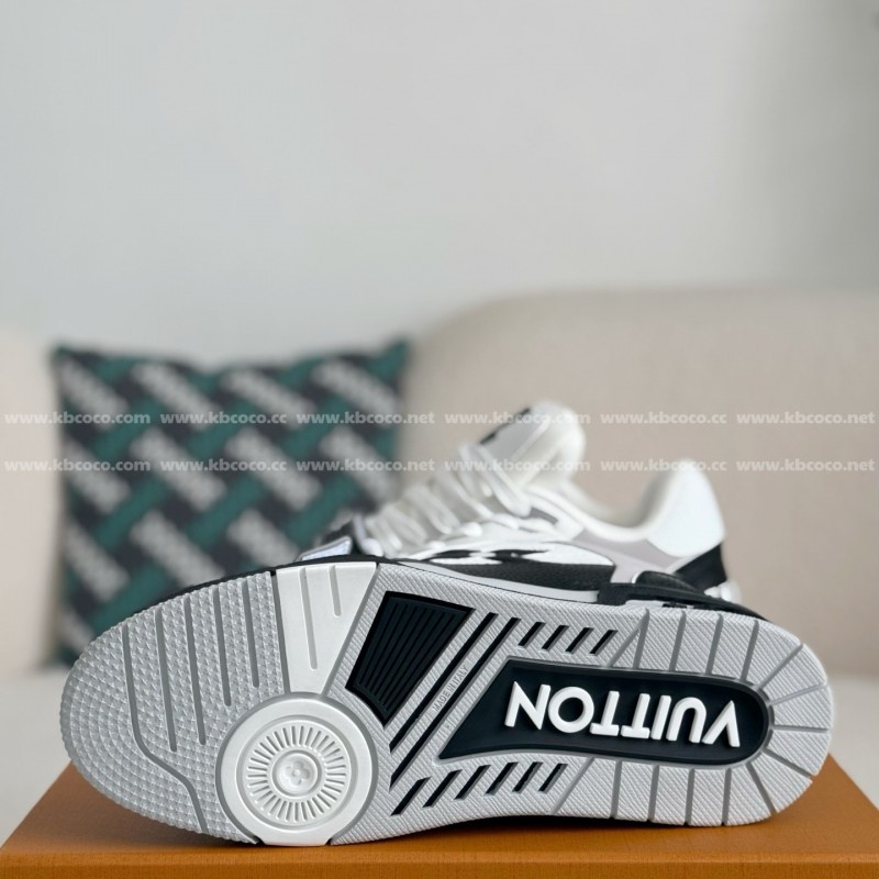 L0*is V*t0n TRAINER SNEAKERS