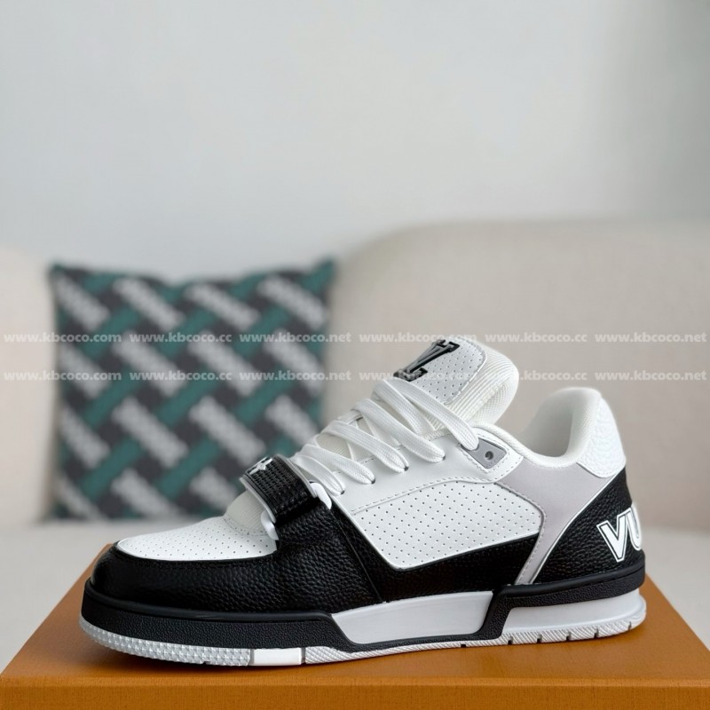 L0*is V*t0n TRAINER SNEAKERS