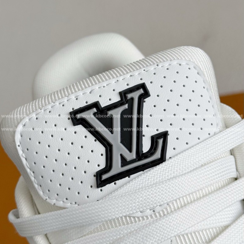 L0*is V*t0n TRAINER SNEAKERS