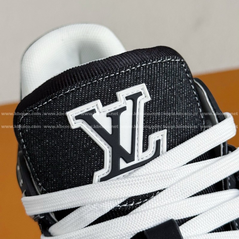 L0*is V*t0n TRAINER SNEAKERS