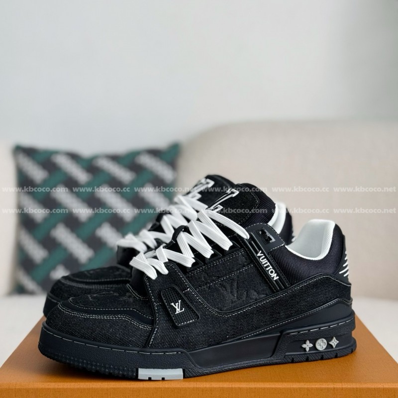 L0*is V*t0n TRAINER SNEAKERS