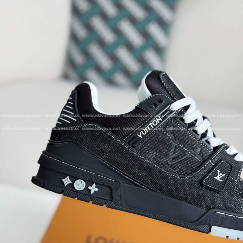 L0*is V*t0n TRAINER SNEAKERS