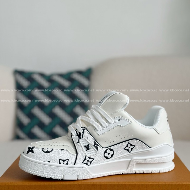 L0*is V*t0n TRAINER SNEAKERS