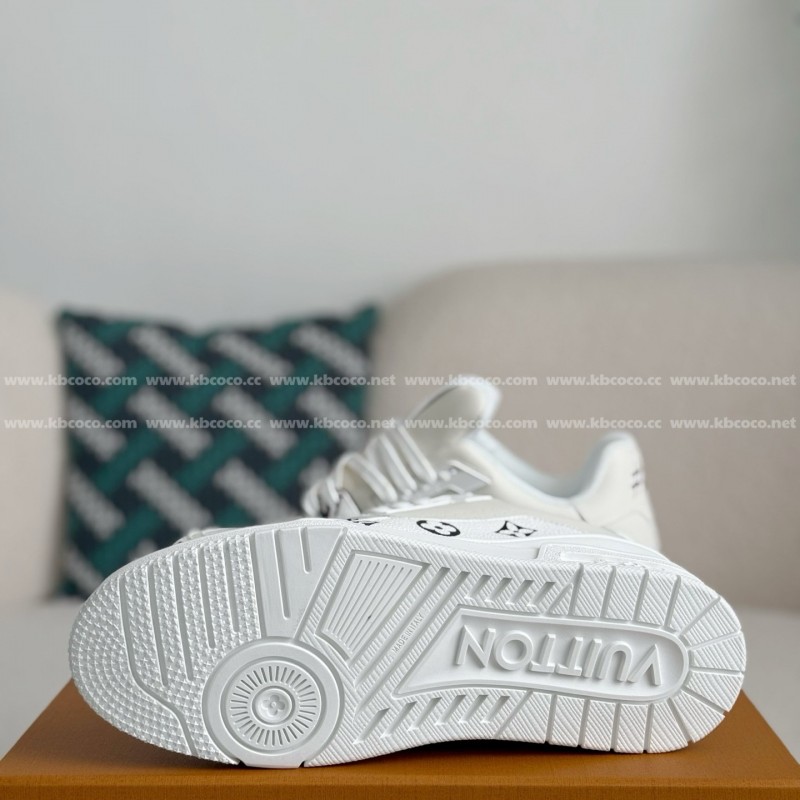 L0*is V*t0n TRAINER SNEAKERS