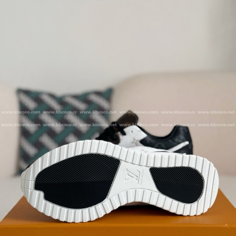 L0*is V*t0n RUN AWAY CASUAL SHOES