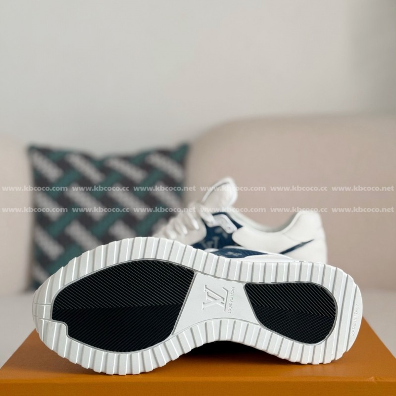 L0*is V*t0n RUN AWAY CASUAL SHOES