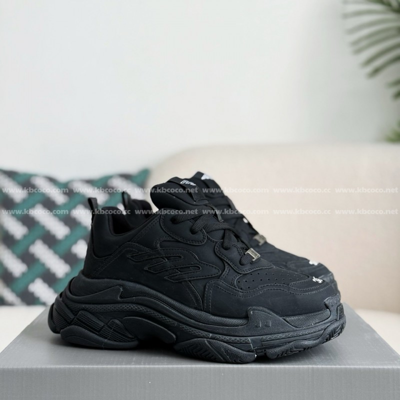 Ba*len*cia*ga Triple S Sporty Dad Shoes