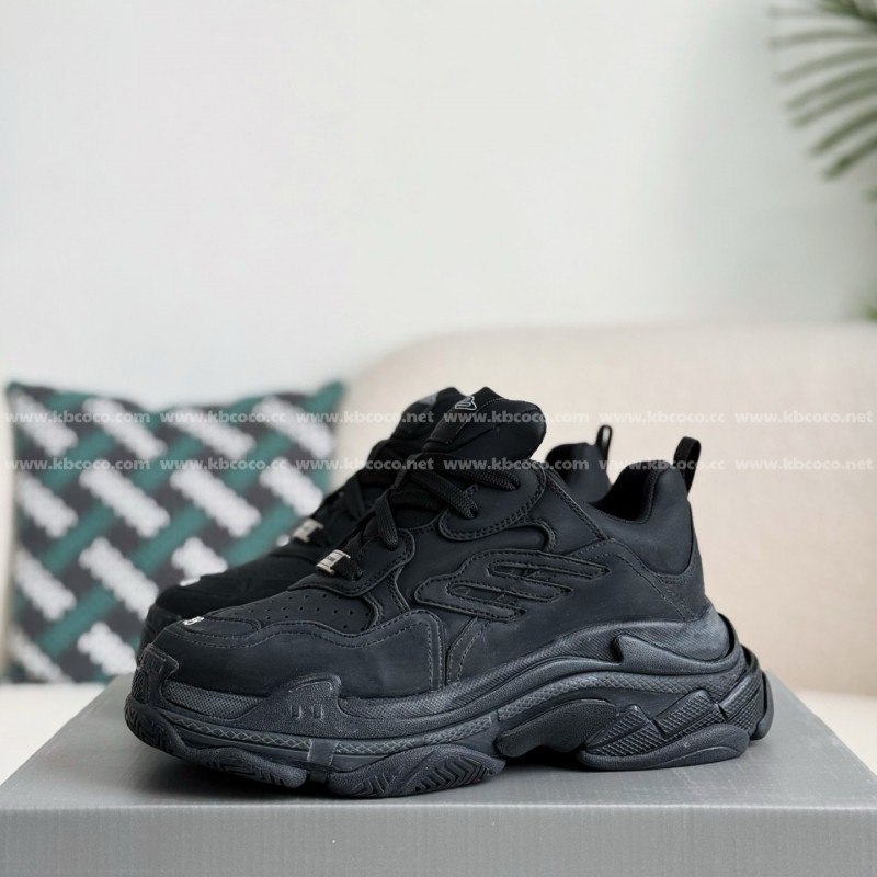 Ba*len*cia*ga Triple S Sporty Dad Shoes