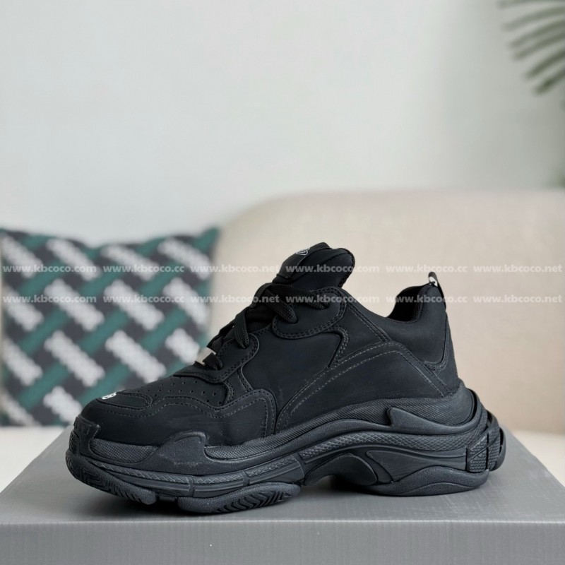 Ba*len*cia*ga Triple S Sporty Dad Shoes