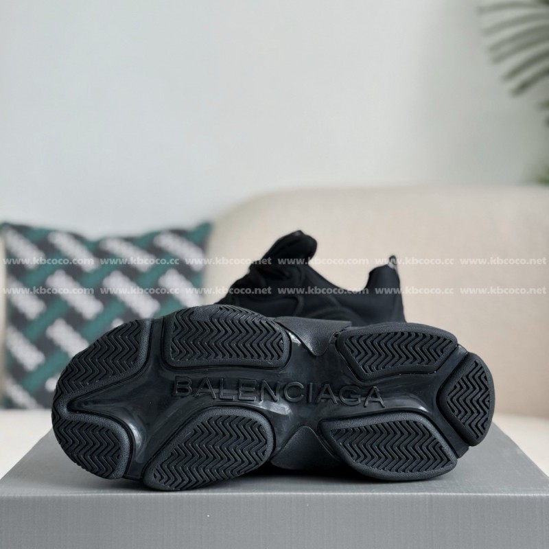 Ba*len*cia*ga Triple S Sporty Dad Shoes