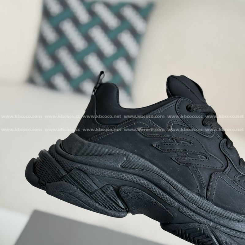 Ba*len*cia*ga Triple S Sporty Dad Shoes